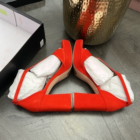 27 EDIT NATURALIZER Jae T-strap Sandal In Retro Poppy - Picture 8 of 12